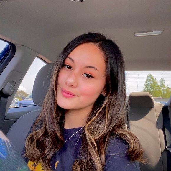 Profile Picture of Jenna Csombok (@jenna_csombok) on Poshmark