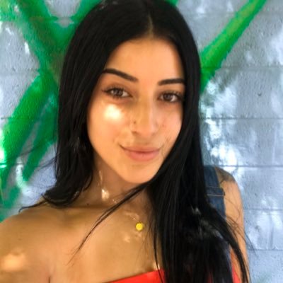 Profile Picture of Leslie Geraldine (@Leslie_Geraldin) on Twitter