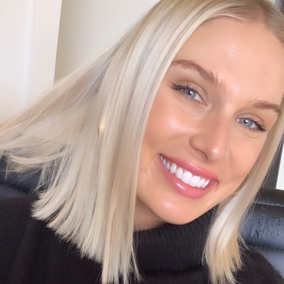 Profile Picture of Kendall Mrozek (@mrozekka) on Poshmark