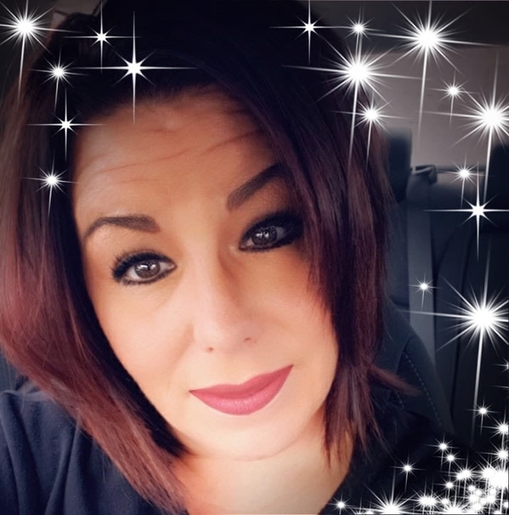 Profile Picture of Mandy Liscombe (@bodacioustata75) on Poshmark