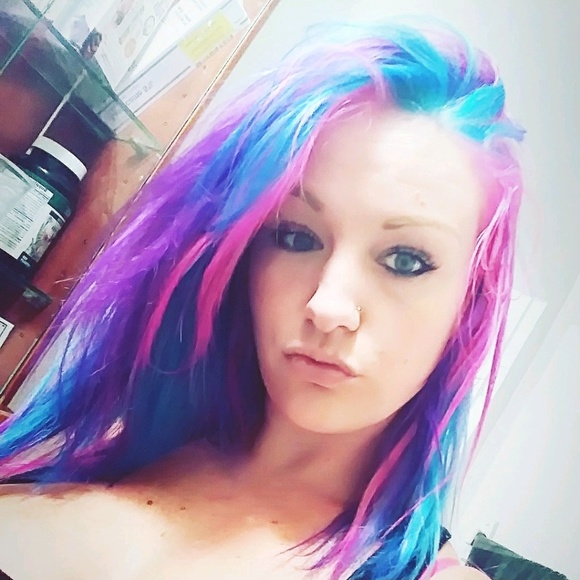 Profile Picture of Brindle Simoneaux (@queenb2288) on Poshmark