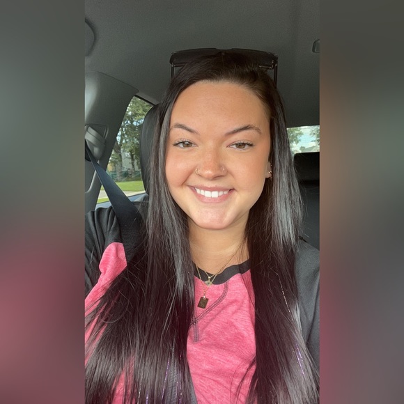 Profile Picture of Julia Ludwig (@ludwigjulia) on Poshmark
