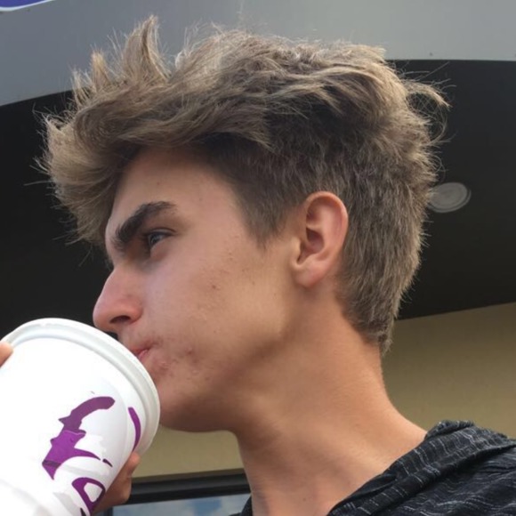 Profile Picture of Eric Bowman (@eb3333) on Poshmark