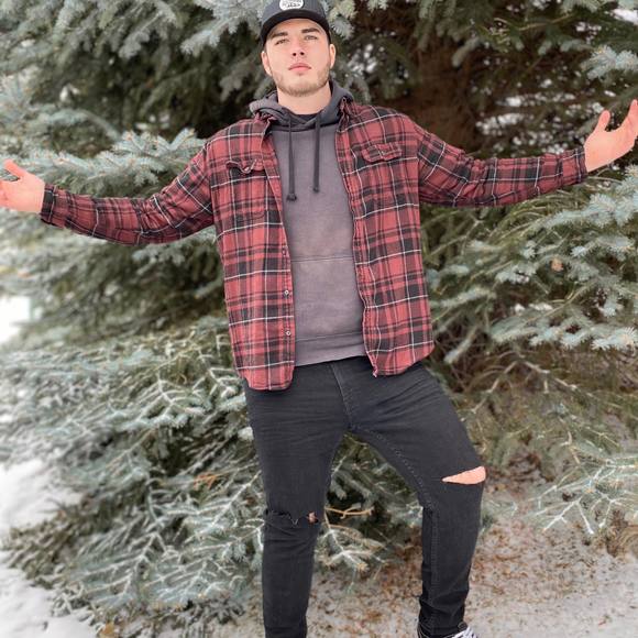 Profile Picture of Leroy Brown (@deathskater1999) on Poshmark