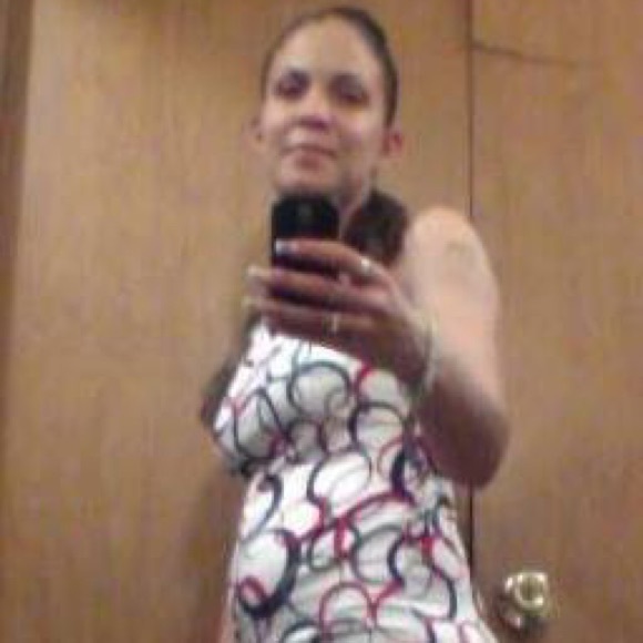 Profile Picture of Latanya Leatch (@redbone22514) on Poshmark