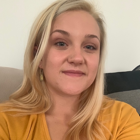 Profile Picture of Stephanie Rauhoff (@srauhoff) on Poshmark