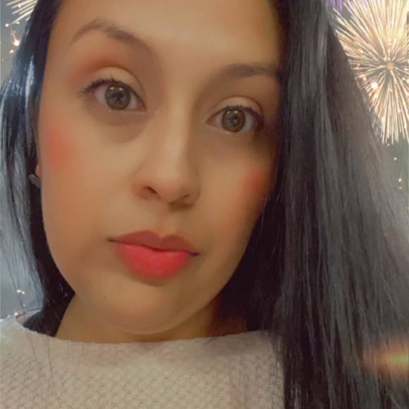 Profile Picture of Annabelle Guzman (@lala_guzman06) on Poshmark