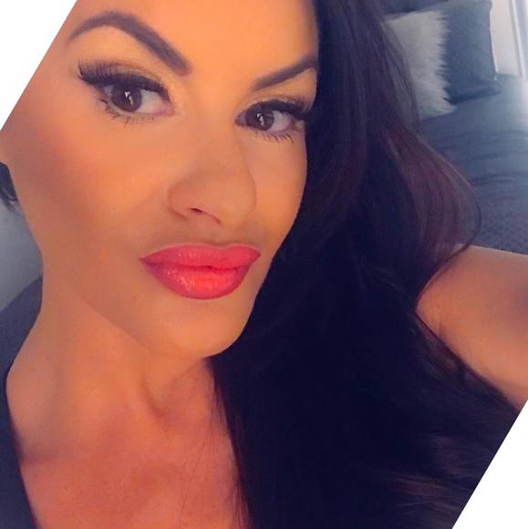 Profile Picture of Tylia Roberts (@throberts0107) on Poshmark