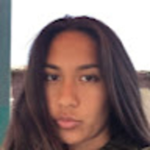 Profile Picture of Emese Lassu (@emeselassu) on Poshmark