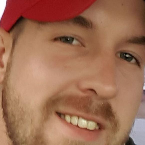 Profile Picture of Tyler Owen (@tynkrista) on Poshmark