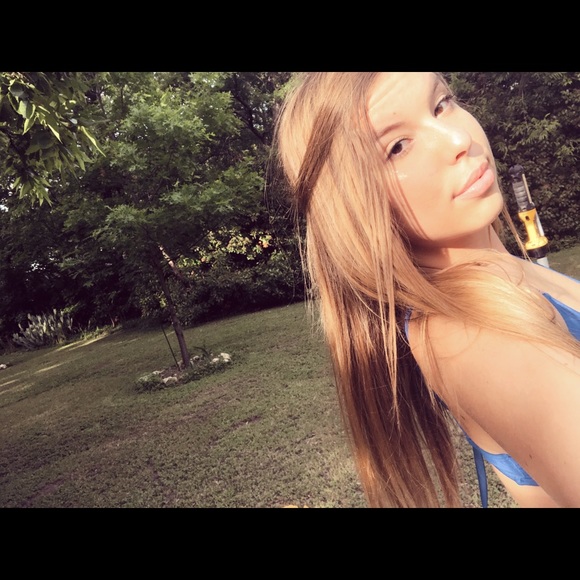 Profile Picture of Samantha Dickenson (@samantha545755) on Poshmark