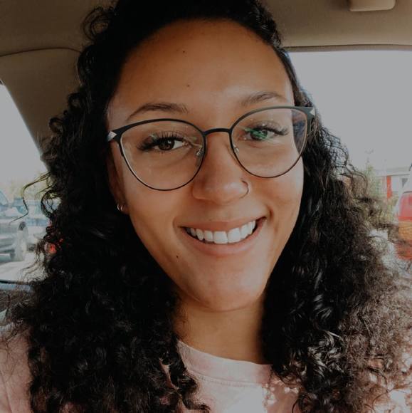 Profile Picture of Lily Smith (@ellebean01) on Poshmark