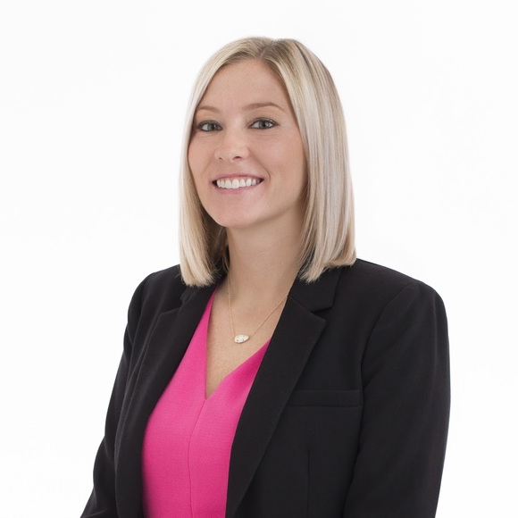 Profile Picture of Kendall Muellner (@kendallmuellner) on Poshmark