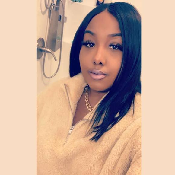 Profile Picture of Andrea Laird (@alaird9895) on Poshmark