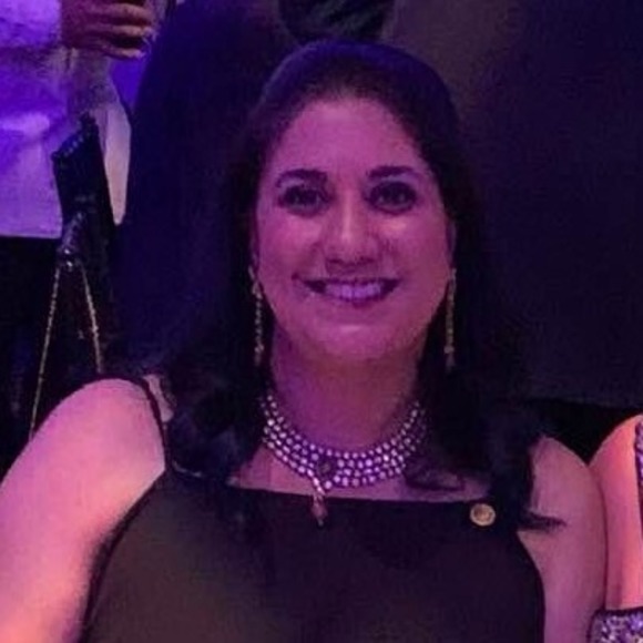 Profile Picture of Jasmine Basrai (@jbasrai) on Poshmark