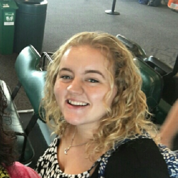 Profile Picture of Taylor Sisson (@taylor_sisson) on Poshmark