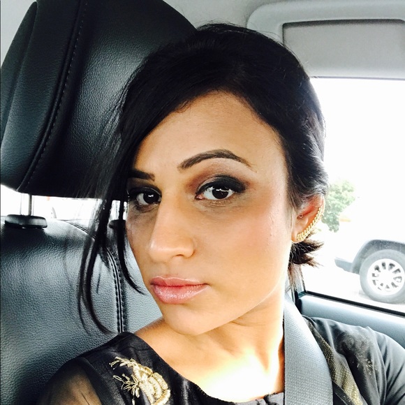 Profile Picture of Dimple Patel (@dimpz1987) on Poshmark