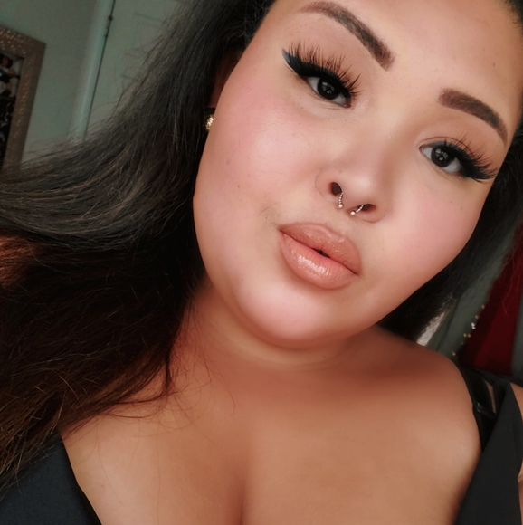 Profile Picture of Kimmy Goodell (@corncakes4253) on Poshmark