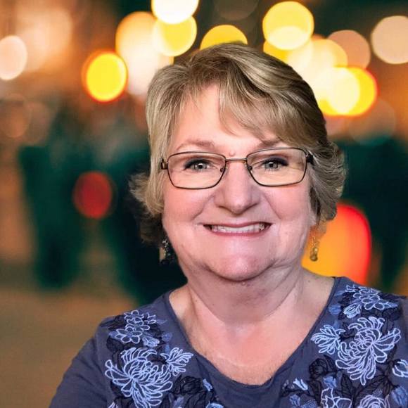 Bonnie Baugham - Poshmark Profile Picture of Bonnie Baugham (@bonniebaugham) on Poshmark