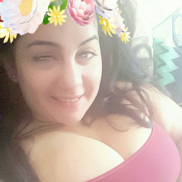 Profile Picture of Yariela Lopez (@yariela1986) on Poshmark