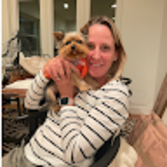 Profile Picture of Emily Giebel (@e_giebel) on Poshmark