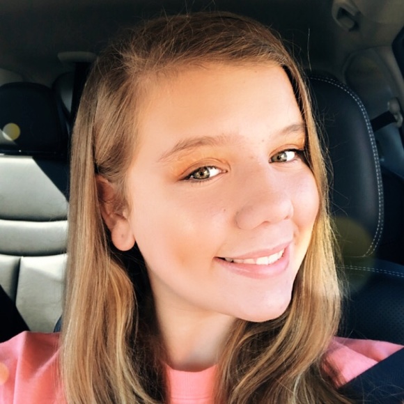 Profile Picture of Lilly Albert (@lillyalbert1) on Poshmark