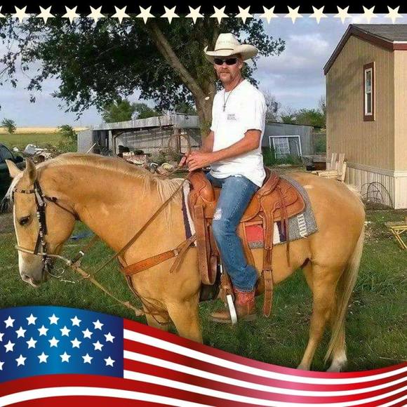 Profile Picture of Chris Vestal (@chrisvestal29) on Poshmark