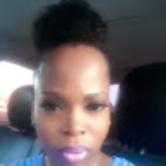 Profile Picture of Geannine Maddox (@geanninem3) on Poshmark