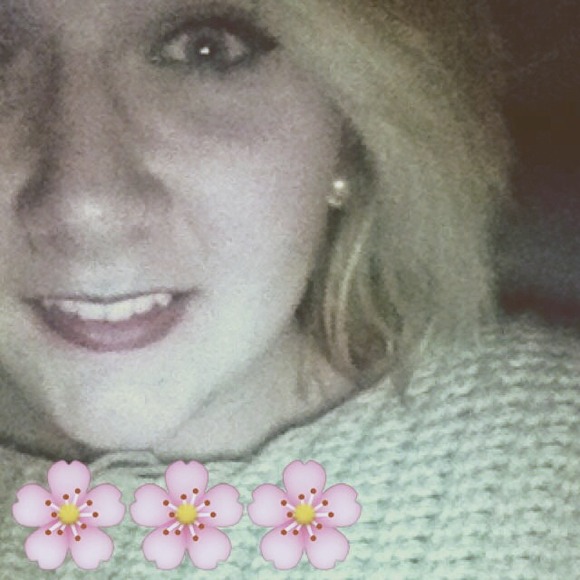 Profile Picture of Lauren Hannah (@lauren_hannah99) on Poshmark