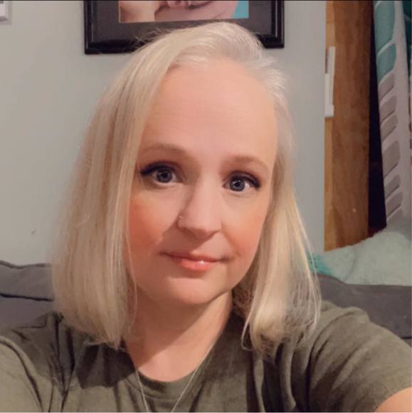 Profile Picture of Aimee Shimizu (@shimizu803) on Poshmark