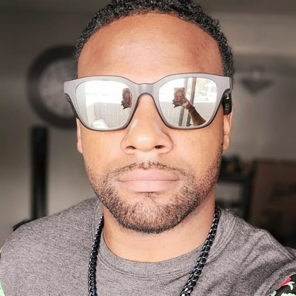 Profile Picture of Joshua Ruffin (@rujoshua) on Poshmark