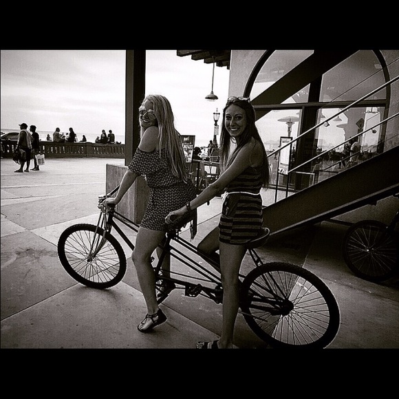 Profile Picture of Morgan Foss (@morgan_foss1018) on Poshmark