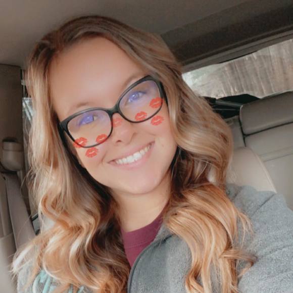Profile Picture of Jordan Gauthier (@jordan_maeeee) on Poshmark