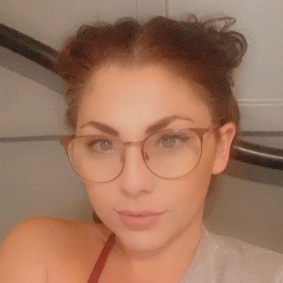 Profile Picture of Samantha Sosinski (@samiamgrenegs) on Poshmark