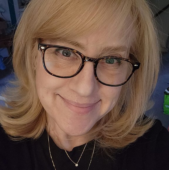 Profile Picture of Nancy Dee (@ndeep609) on Poshmark