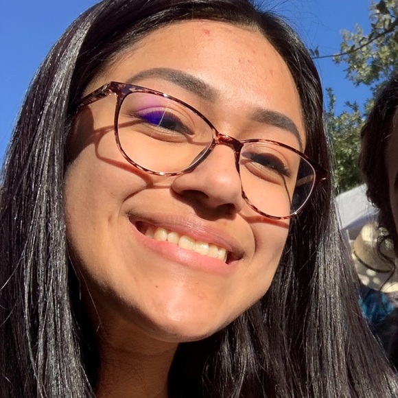 Profile Picture of Vanessa Astello (@vanessa_astello) on Poshmark