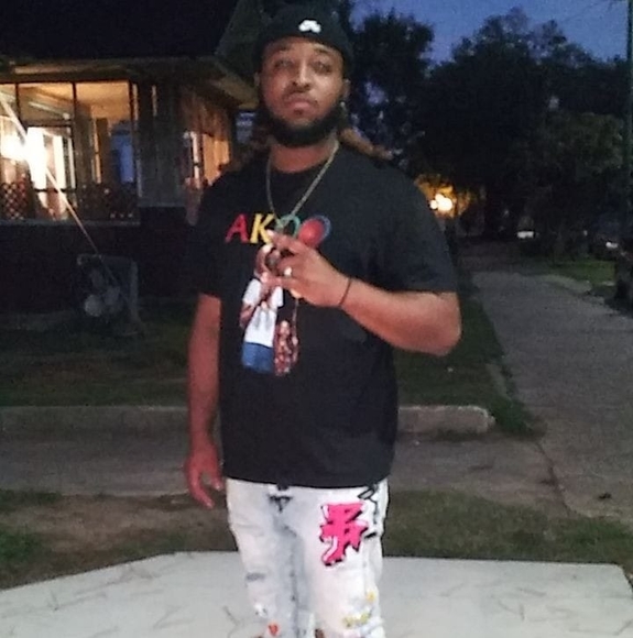 Profile Picture of Tuan Terentino (@antuanf) on Poshmark