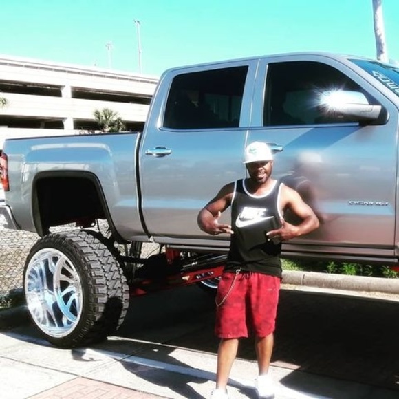 Profile Picture of Dinkaroni Forlife (@thrilla1manilla) on Poshmark