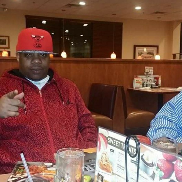 Profile Picture of Michael Andrews (@moeman472) on Poshmark