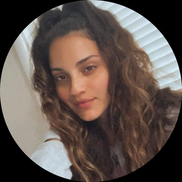 Profile Picture of Andrea Fernandez concha (@palma_store) on Poshmark