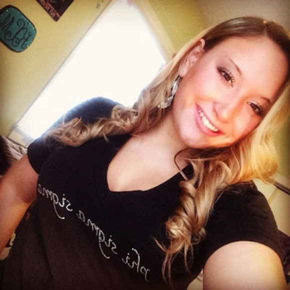 Profile Picture of Christina Berardi (@christinaber275) on Poshmark