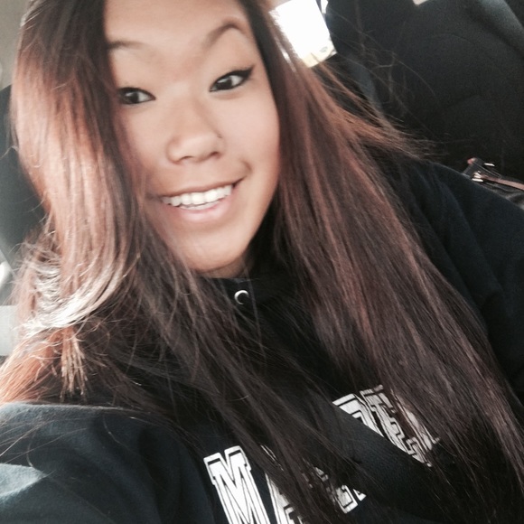 Jenna Calabrese - Poshmark Profile Picture of Jenna Calabrese (@jennacalabrese1) on Poshmark