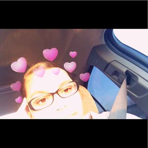 Profile Picture of Breahna Francis (@breahnamariie) on Poshmark