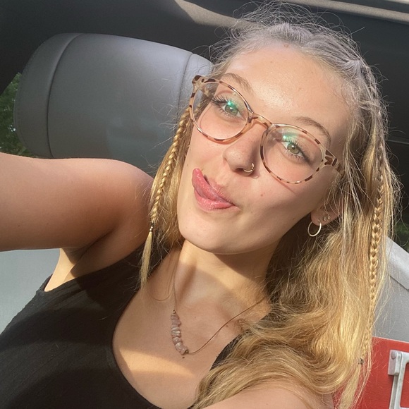 Profile Picture of Kay Foster (@kayfos44) on Poshmark