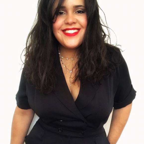 Profile Picture of Helena Alves (@helenaalves) on Poshmark