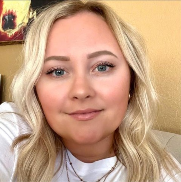 Profile Picture of Cassidy Daniel (@cassidyjdaniel) on Poshmark