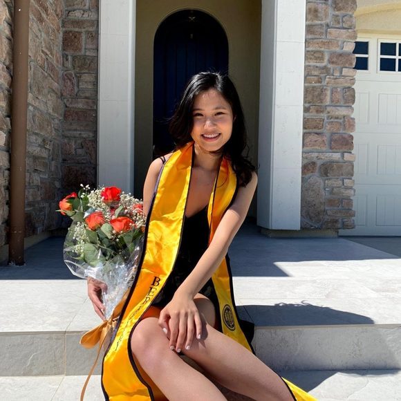 Profile Picture of Jia ying Goh (@jiayinghoho97) on Poshmark
