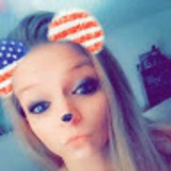 Profile Picture of Kendra Wooton (@kendrawooton) on Poshmark