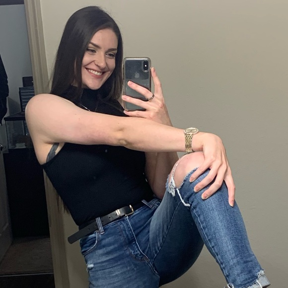 Profile Picture of Alex Uhle (@alexu24727) on Poshmark