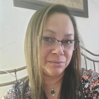 Profile Picture of Tina Pullen (@4theluvofthrift) on Twitter